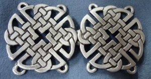 Celtic Knot Round Cloak Clasp - Pewter
