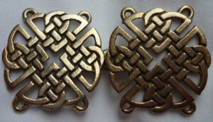 Celtic Knot Round Cloak Clasp - Antique Bronze Tone Plated